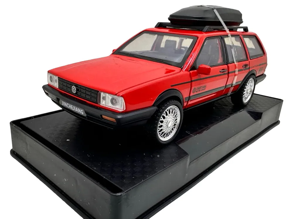 Preț redus Macheta Volkswagen Santana Break 1 32 model rosu cu portbagaj plafon – replica metal usi si capota deschise lumini si sunete