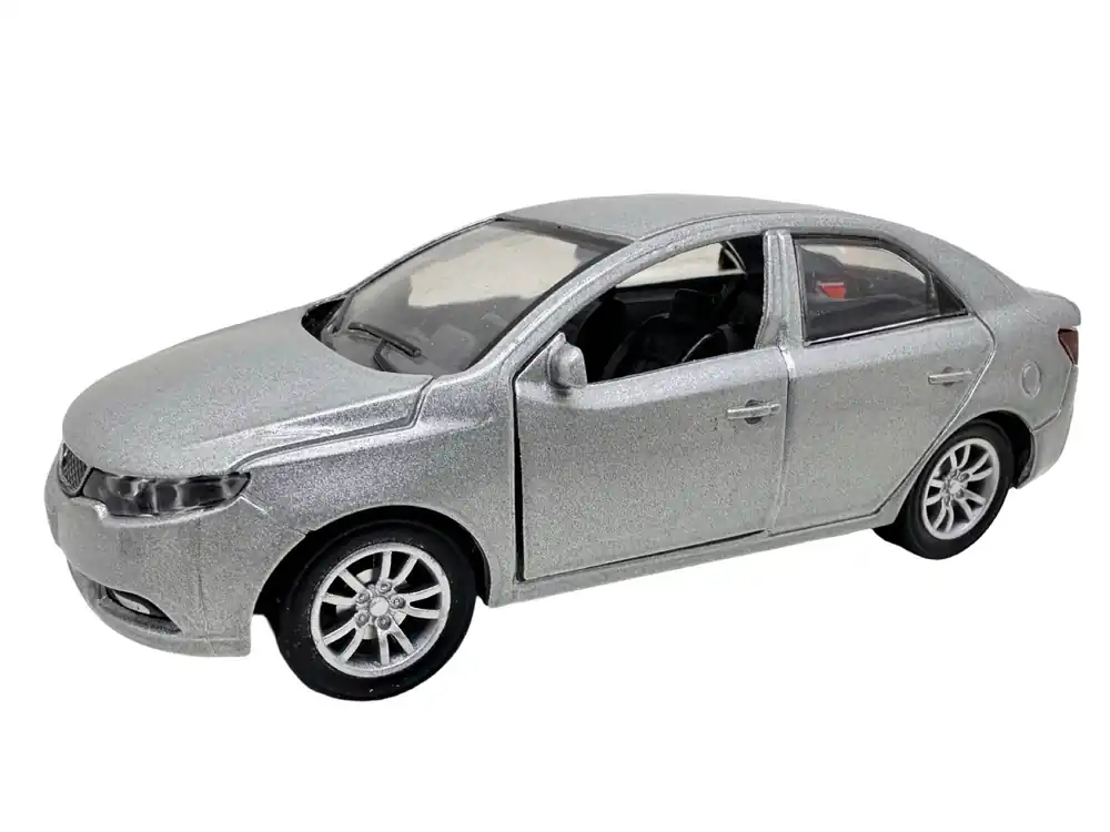 Macheta Kia Cerato Sedan Argintie 1 32 – lumini, sunete, usi deschise Preț promoțional