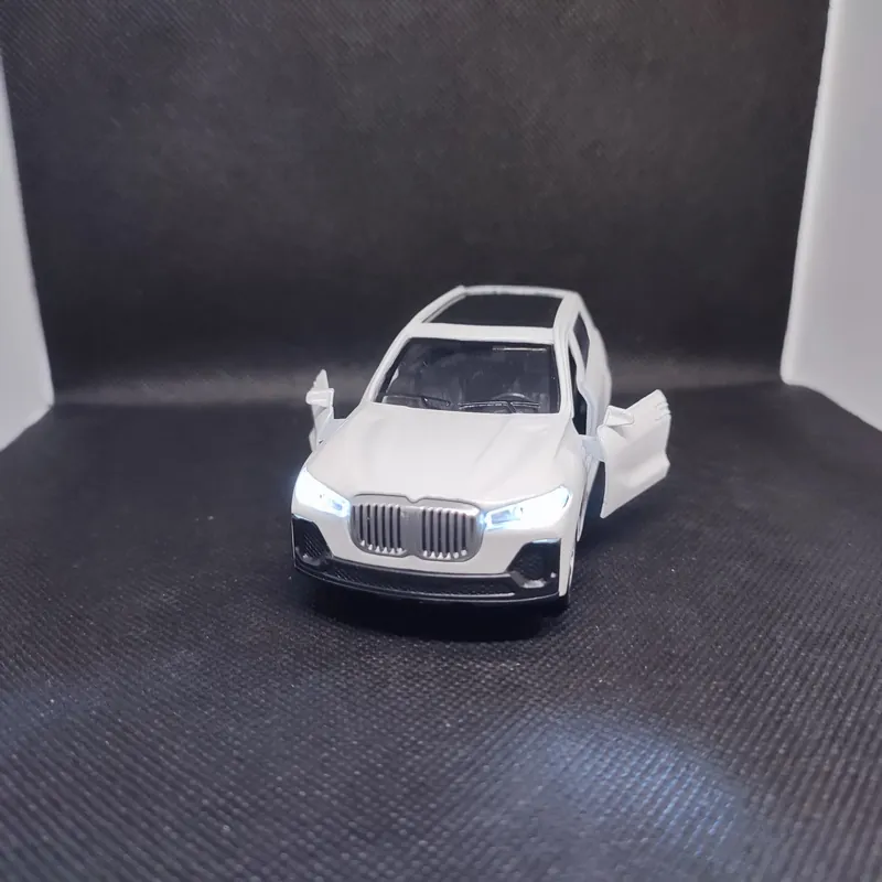 Noutate Macheta auto Bmw X7 2019 (Replica) cu led-uri si sunete lungime 12 cm