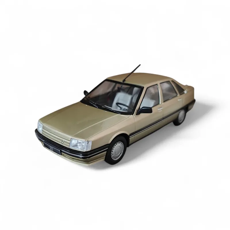 Renault 21 crem 1986 Whitebox scala 1/24 Nu rata